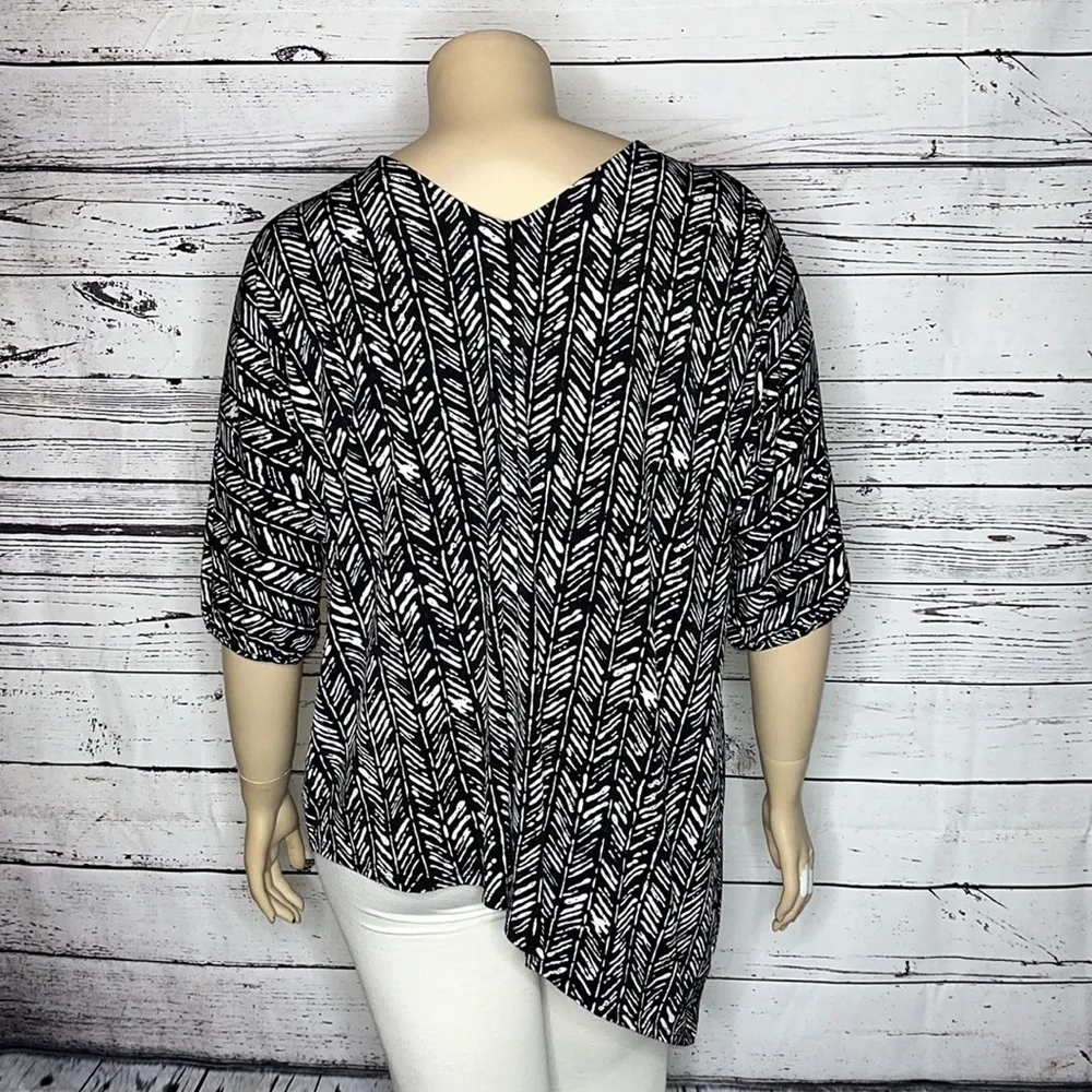 Lane Bryant Size 18/20 Black Printed Cold Shoulder Asymmetrical Hem Blouse Top - Image 4