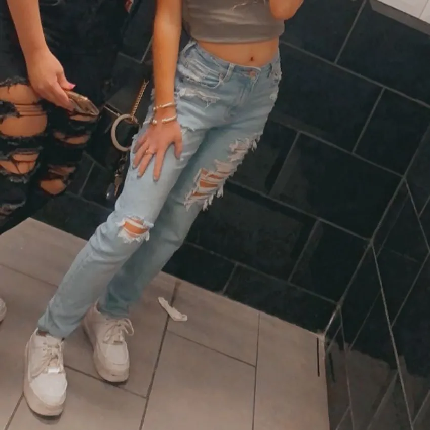 American Eagle Stretch Ripped Mom Jeans - Image 5