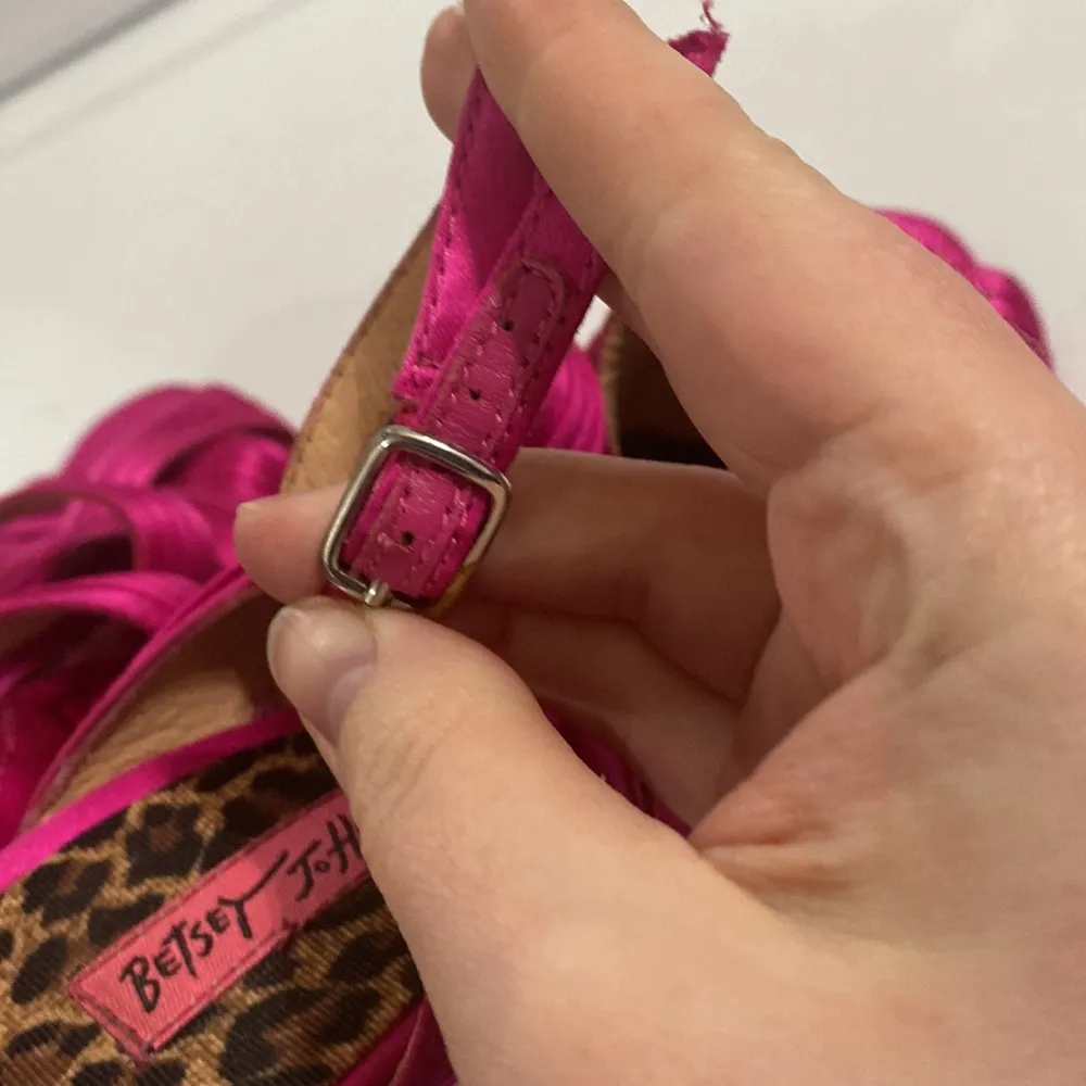 Betsey Johnson satin fuchsia strappy striped high heel sandals  size 8.5 - Image 9