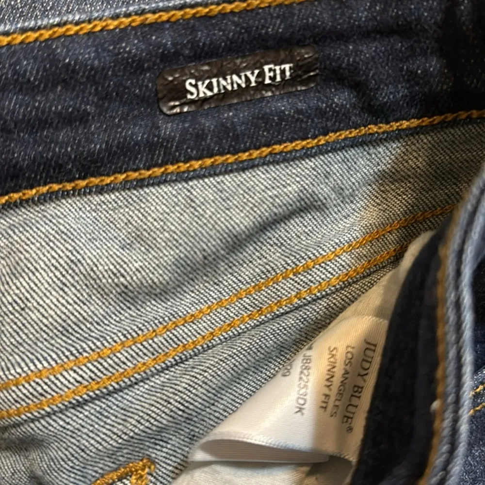 Judy blue ladies skinny fit dark wash denim jeans size 29 - Image 11