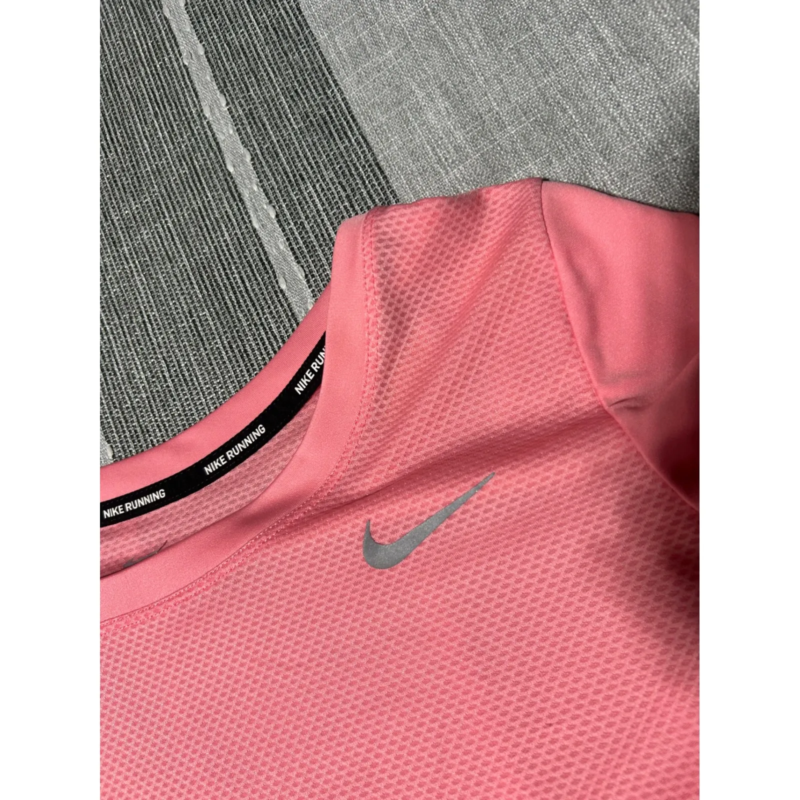 Nike Running Dri-FIT Long Sleeve Athletic Top Women Coral Pink Size medium - Image 4