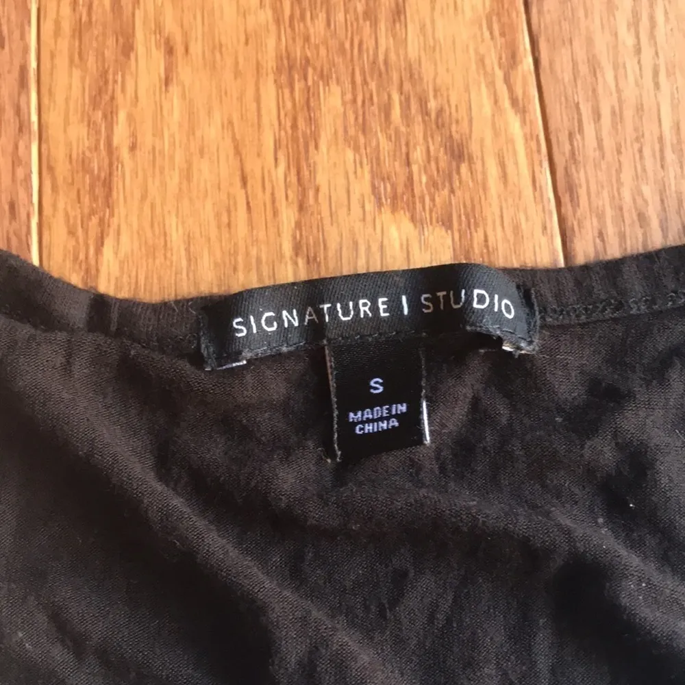 Signature Studio crochet overlay black tank - Image 3