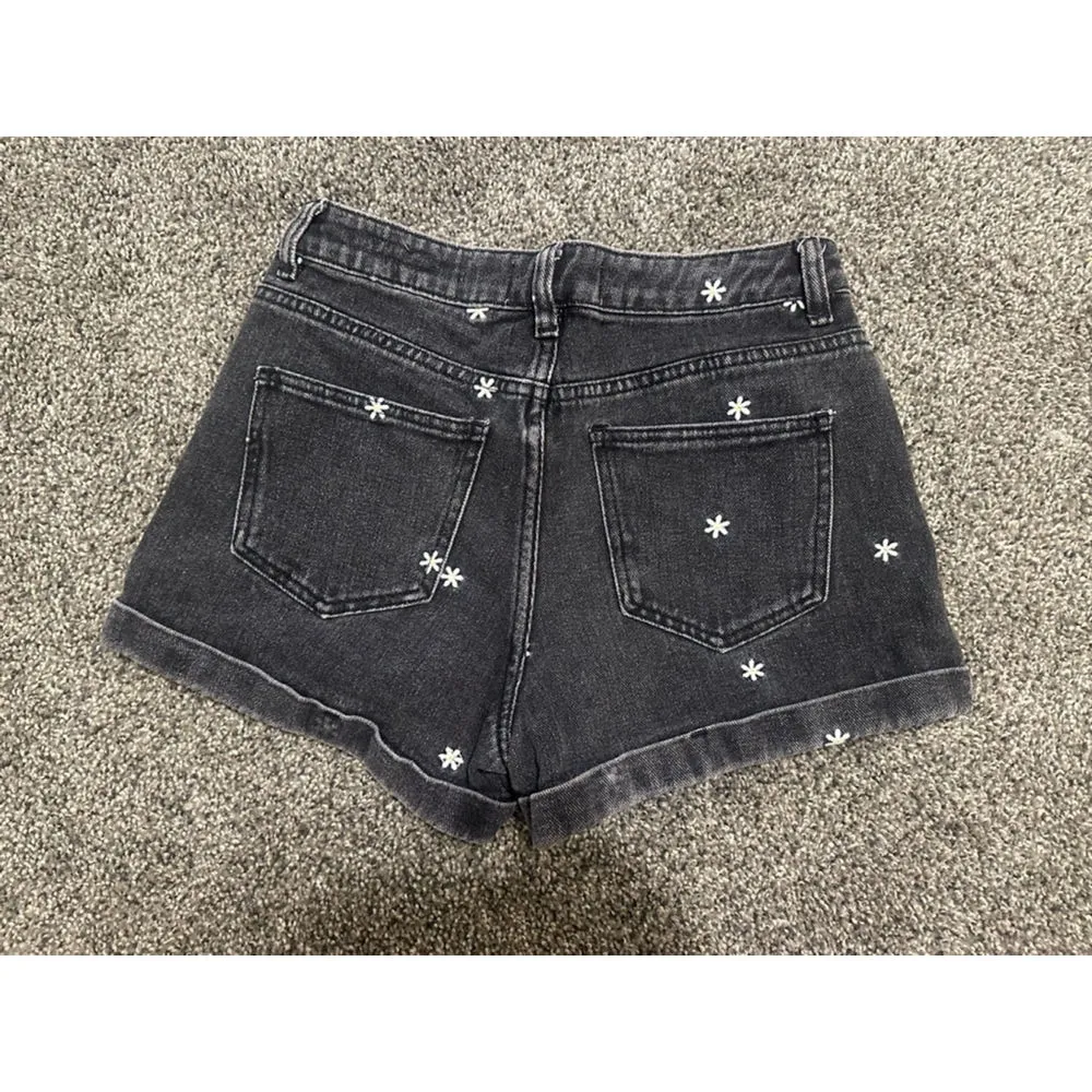 Pacsun Denim Black Jean Shorts Floral Embroidered Size 25 - Image 3