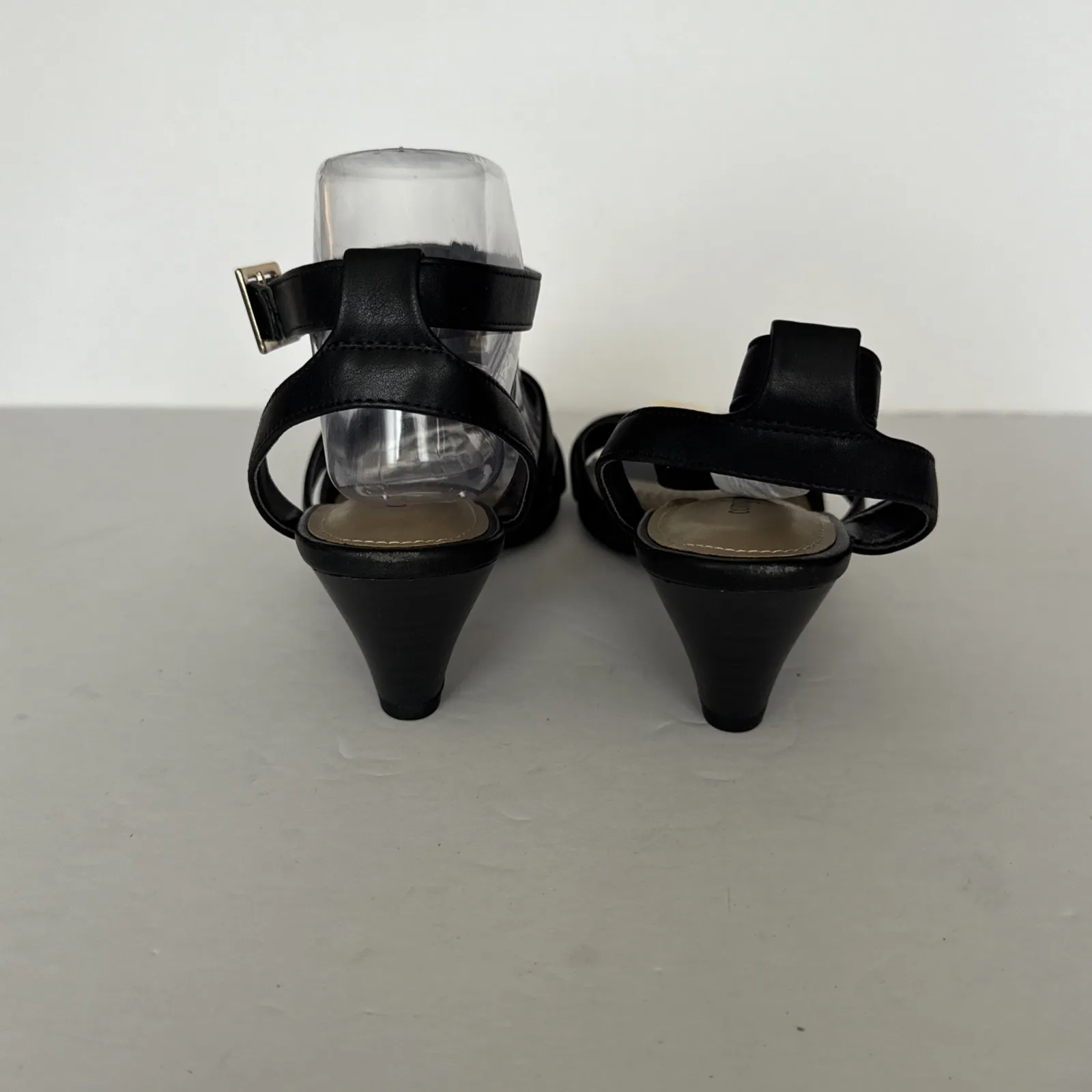 Comfortview Sandals Women 8 WW  Black Gold Tone‎ Accents Strappy Neutral Party - Image 2