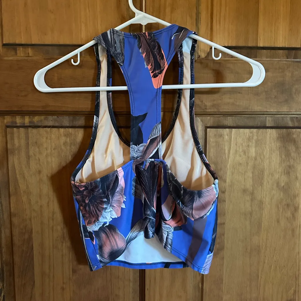 Kortni Jeane swimsuit top! Blue Hawaiian floral racer back top womens size small - Image 7