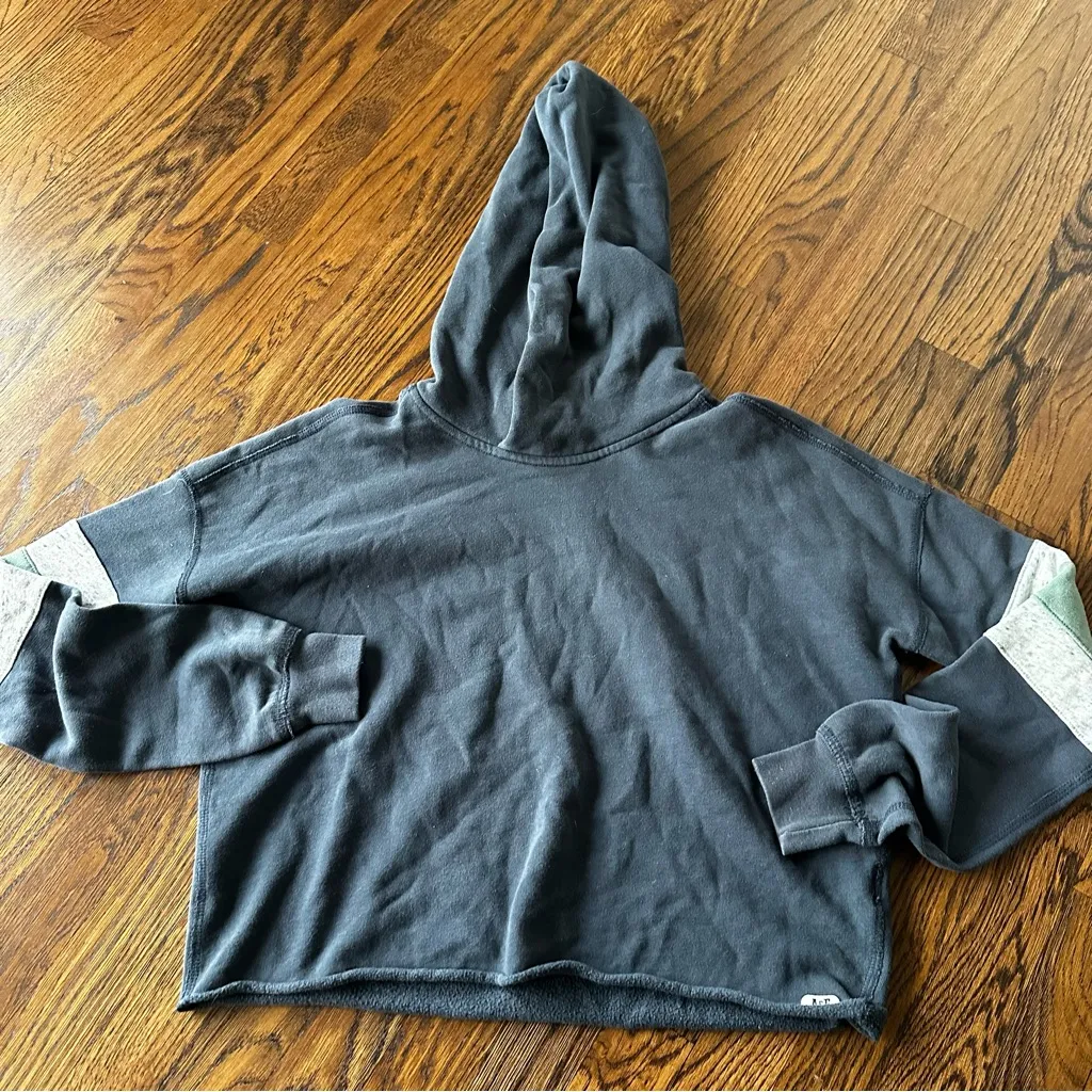 Abercrombie & Fitch Garment Dye Cutoff Hoodie - Image 11