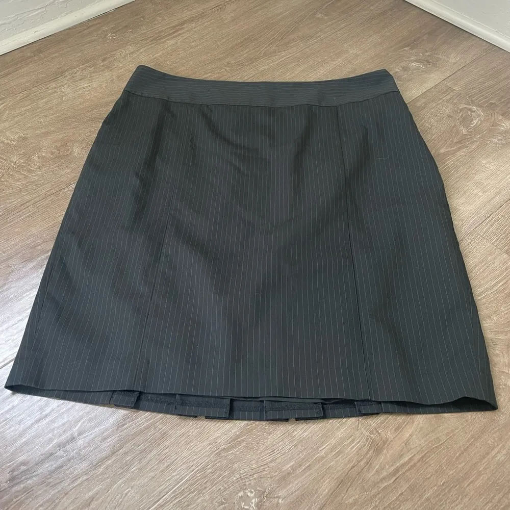 The Limited Black Pinstripe Straight Pencil Skirt ~ Pleated Detail ~ Size 14 - Image 3