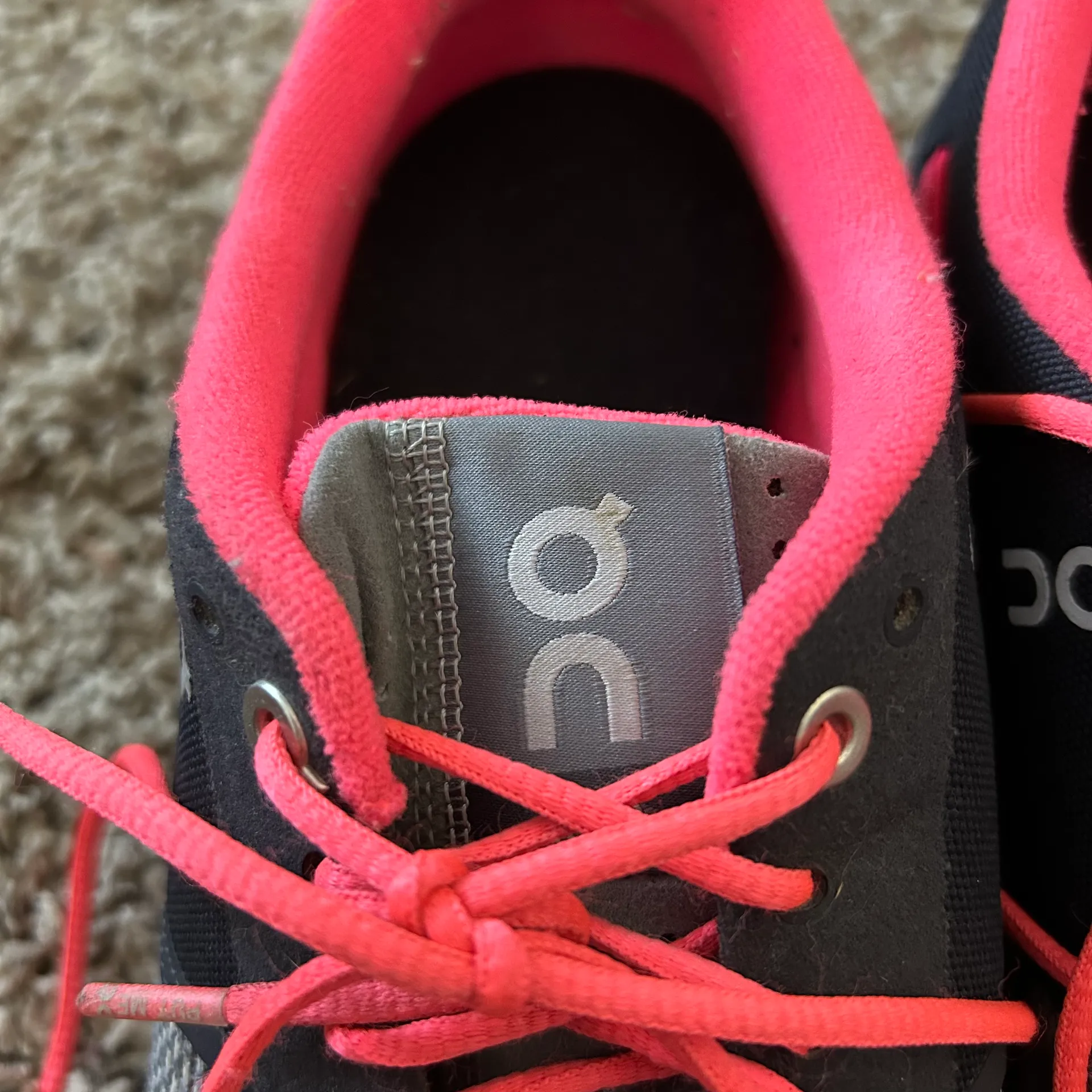 On Cloud  On Running Cloud Sneakers Grey Neon Pink Size 9.5 - Image 4