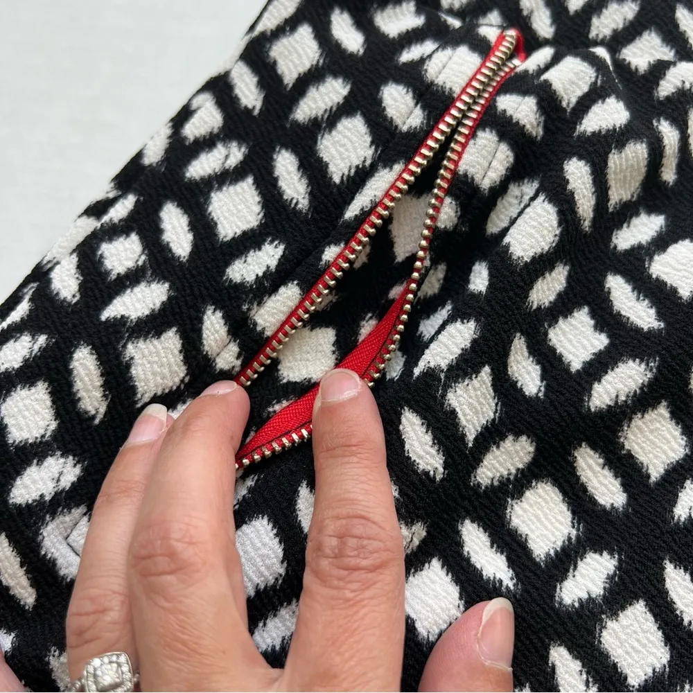 NWOT  geometric print zip pocket detail skirt black white XL stitch fix - Image 5