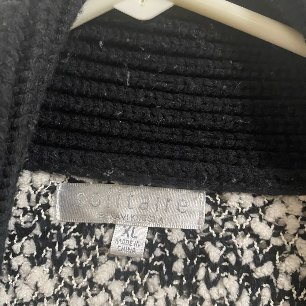 Solitaire by Ravi Khosla Cozy Soft Knit Black & white Fall cardigan Sweater XL - Image 2