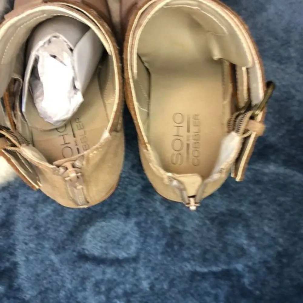 SoHo NYC Cobbler leather buckled ankle boots (8.5) - Image 10