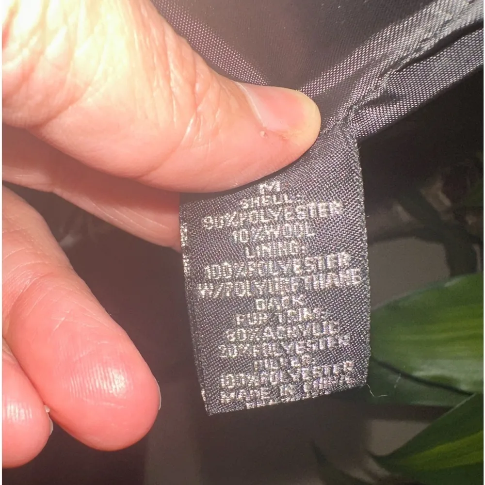 EUC RUE21 black and white checkers puff vest, zip up Sz M - Image 6