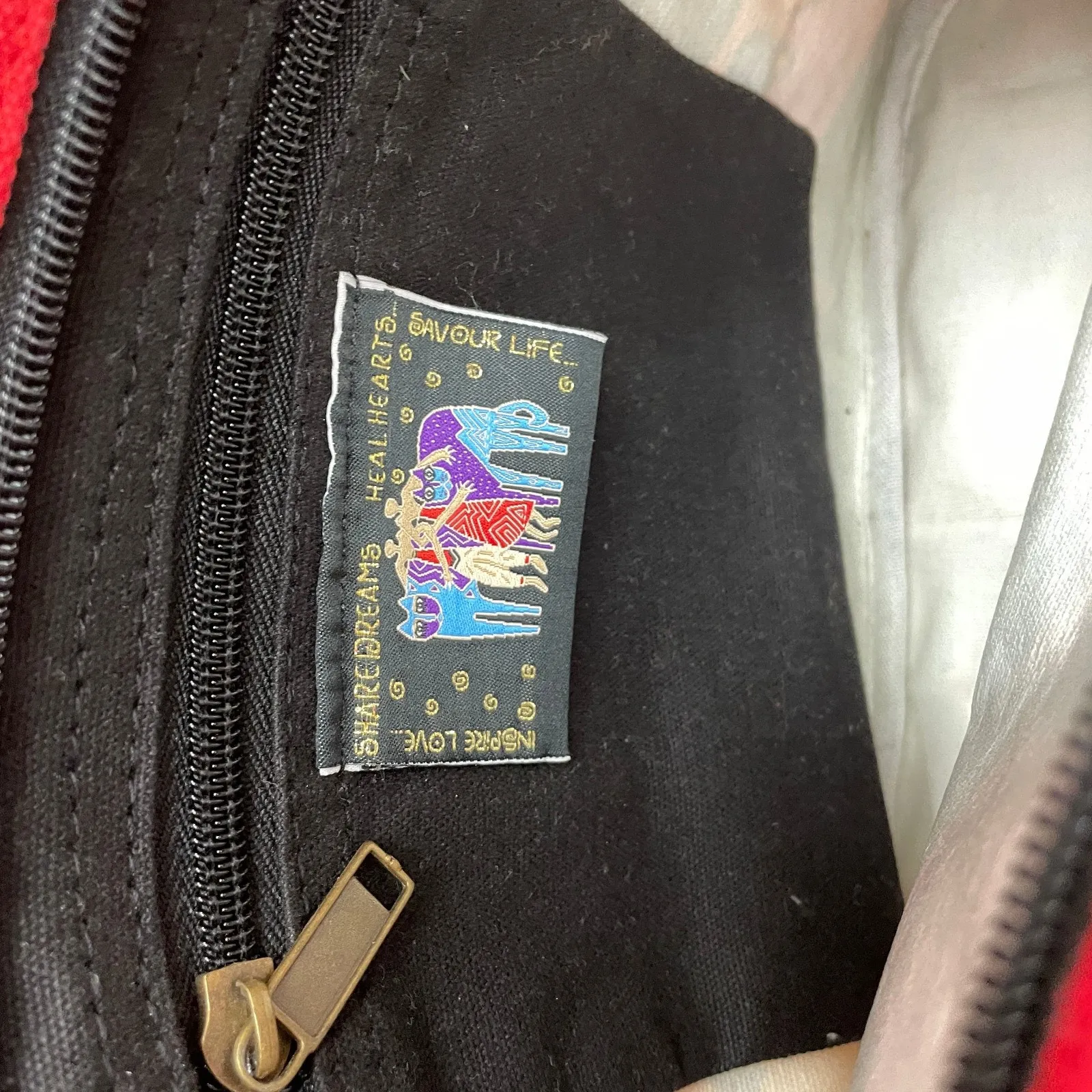 Laurel Burch Shoulder Bag Purse Multicolor Art Faces Women Hearts Zip NWT Black - Image 4