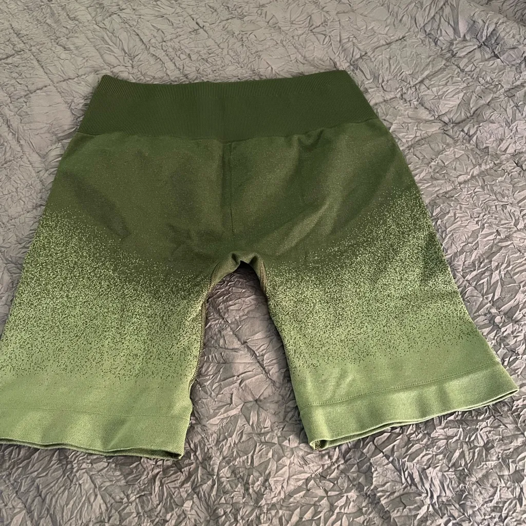Gymshark green spandex shorts women’s medium - Image 4