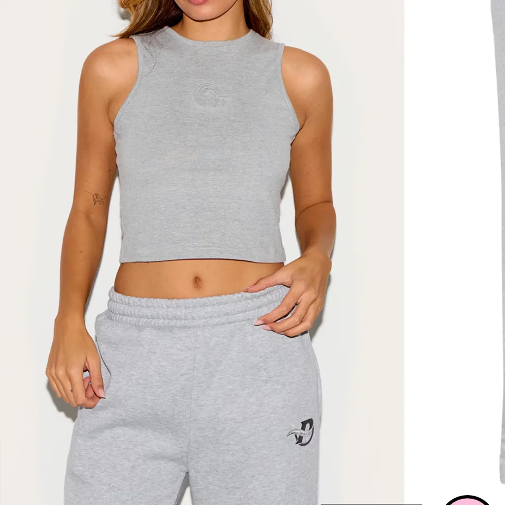 NWT PRETTYLITTLETHING ASH GREY LOGO EMBROIDERED WIDE LEG SWEATPANTS M - Image 4