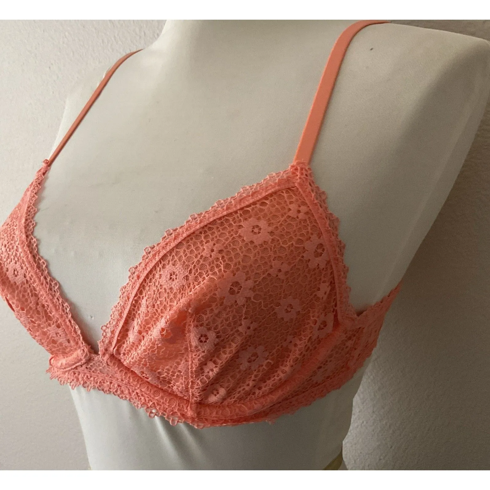 Victoria Secret Coral Sexy Lace Bralette With Underwire & Adjustable Straps Sz S - Image 3