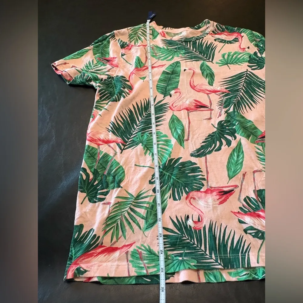 Old Navy Pink and Green Short Sleeve Tee size Small - Image 9