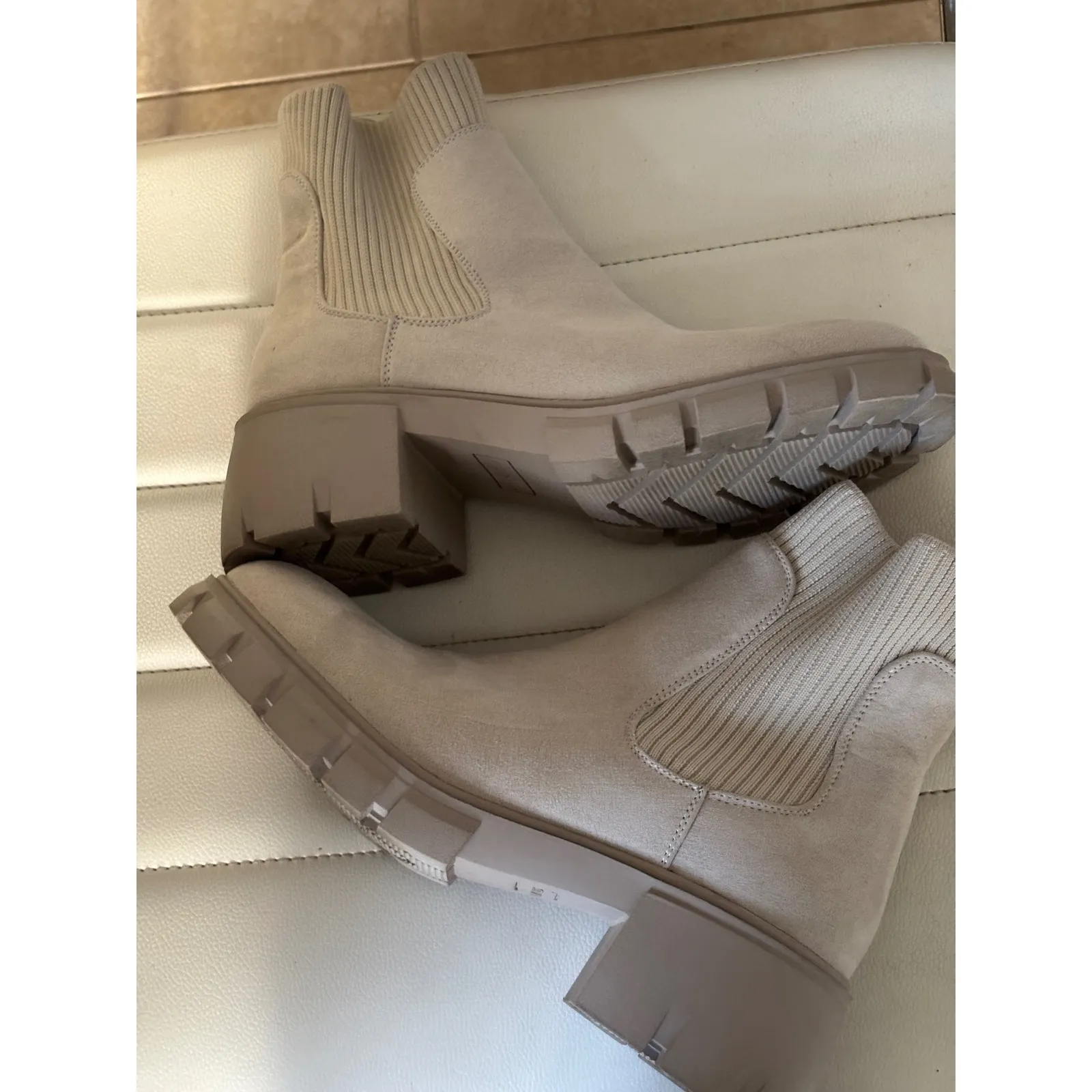 Sincerely Jules Beige Suede Sock Boot Chunky Lug Sole Chelsea Boots Womens 10 - Image 5