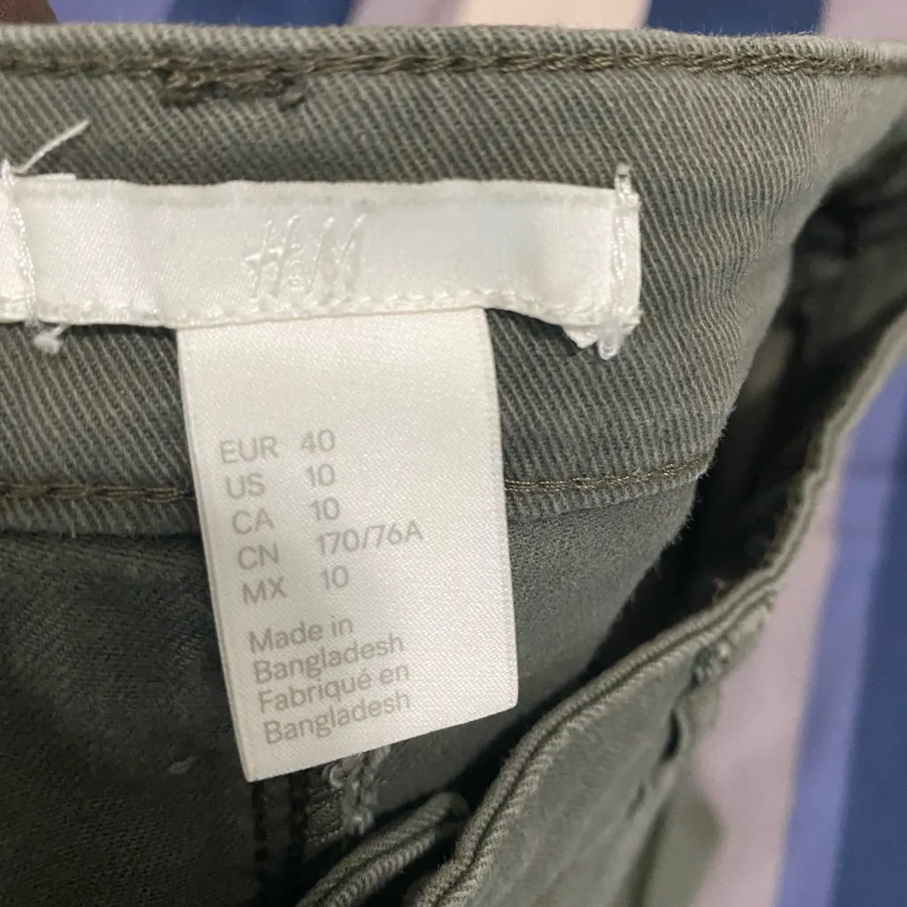 H&M Khaki Women's Cargo Shorts - Image 4