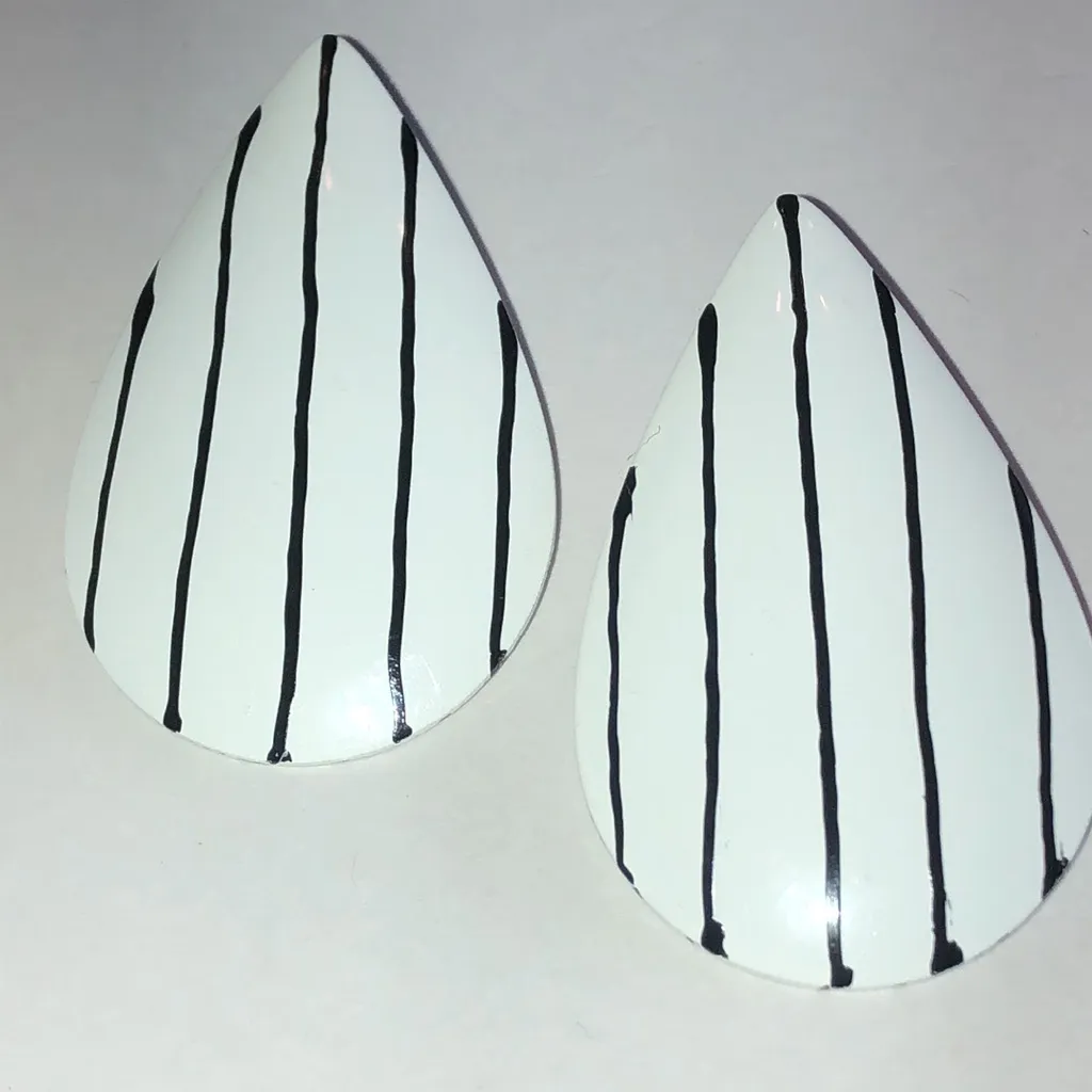 White and Black Retro Vintage Striped Boho Teardrop Earrings - Image 3