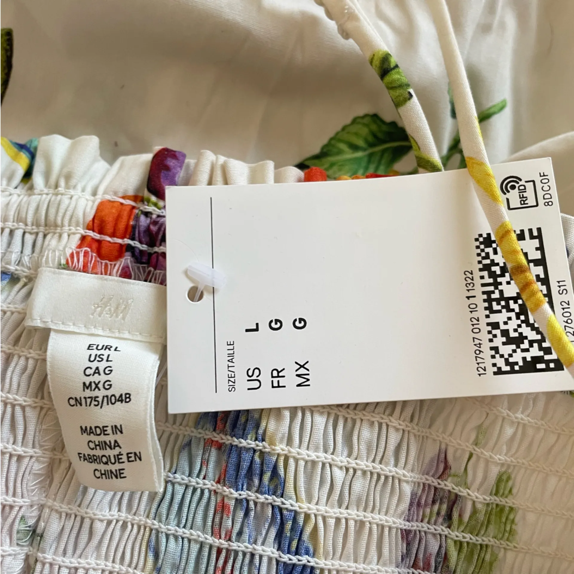 H&M Smocked Bodice Icon Fruit Floral Print Midi Dress Size Large - Image 4