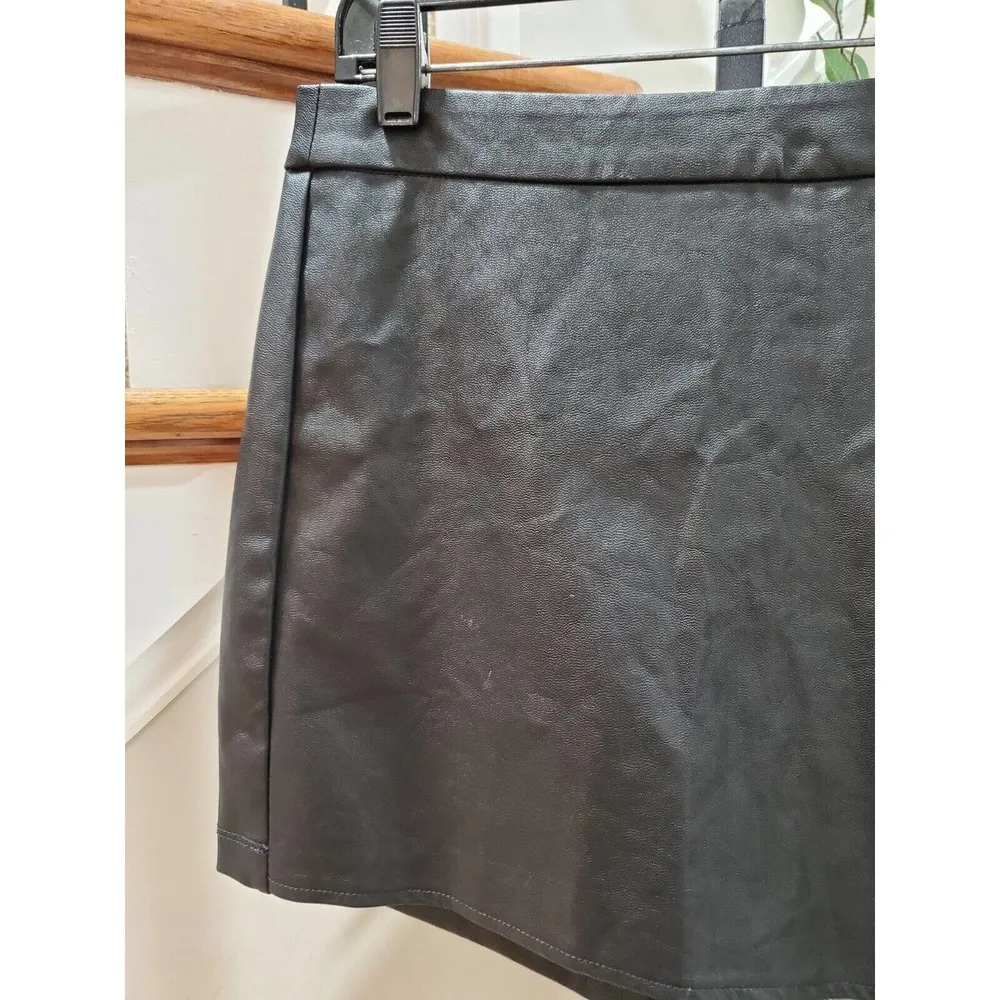 Iris Los Angeles Women's Black Faux Leather Skater Wrap Skirt Size Large - Image 6