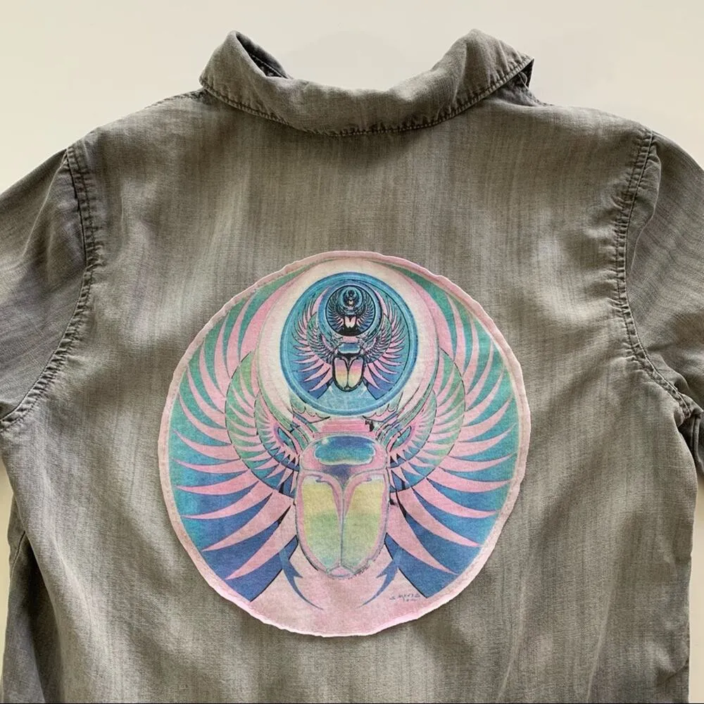 Via Penny Lane Reworked Apparel | Journey Graphic Gray Button Up Shirt Small - Image 3