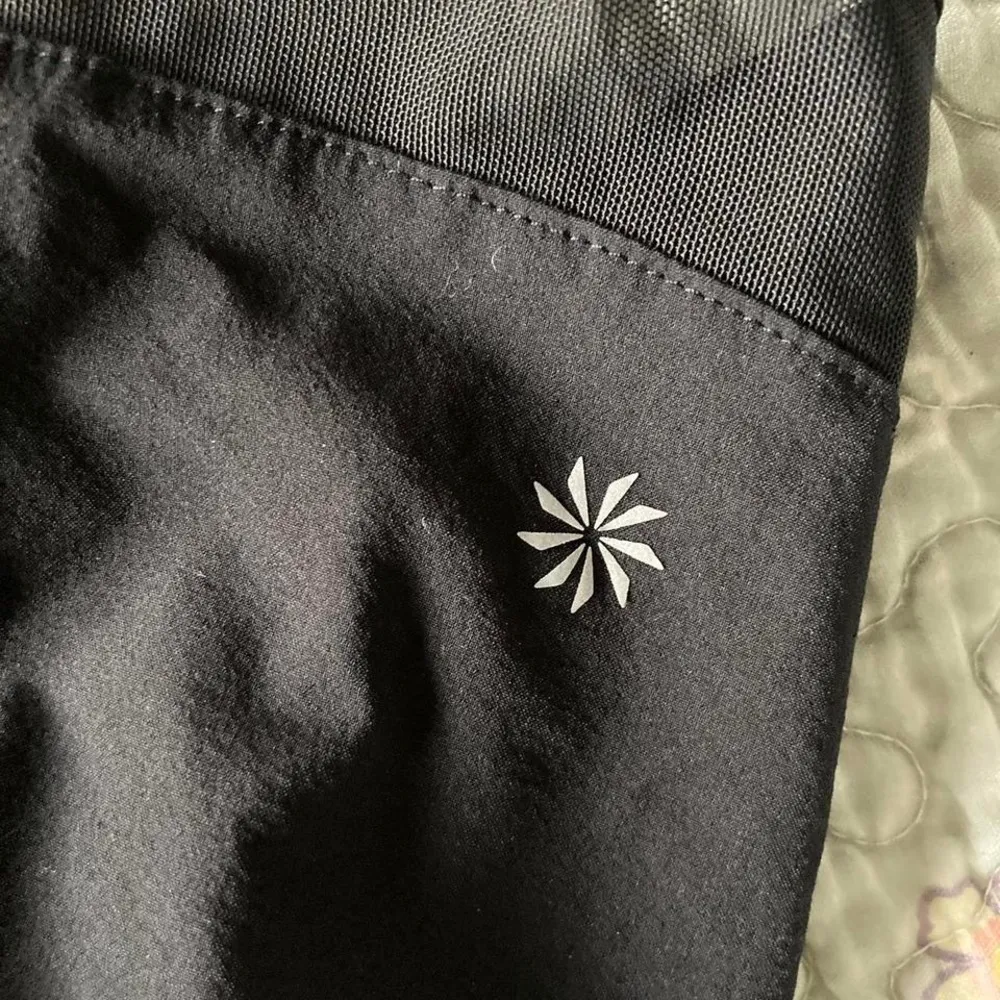 Athleta Mesh Racer Run shorts - Image 4