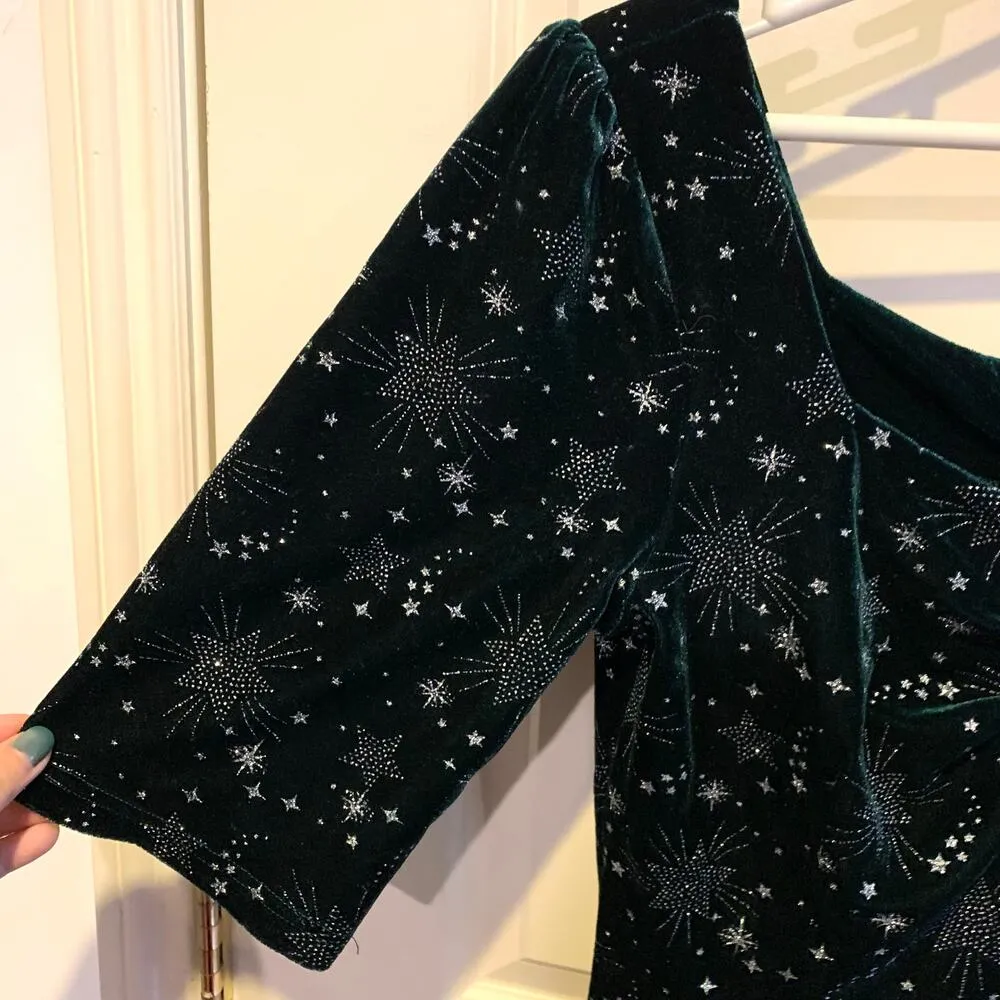 ModCloth x Collectif Twinkle, Twinkle Velvet Christmas Star Top in Green - Image 3