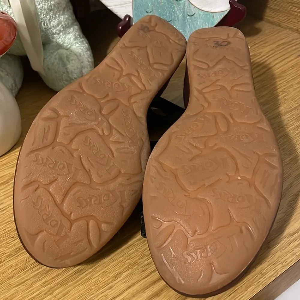 🍾🍾🍾BOGOHO 🍾🍾🍾Korks Brand Black Sandals with Elegant Design - Image 4