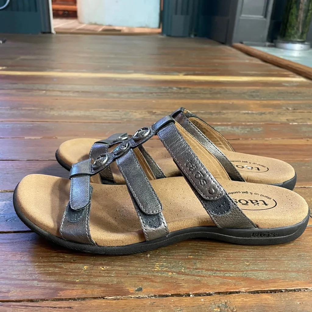 Taos Prize Leather Sandal w Adjustable Straps in Pewter - Image 4