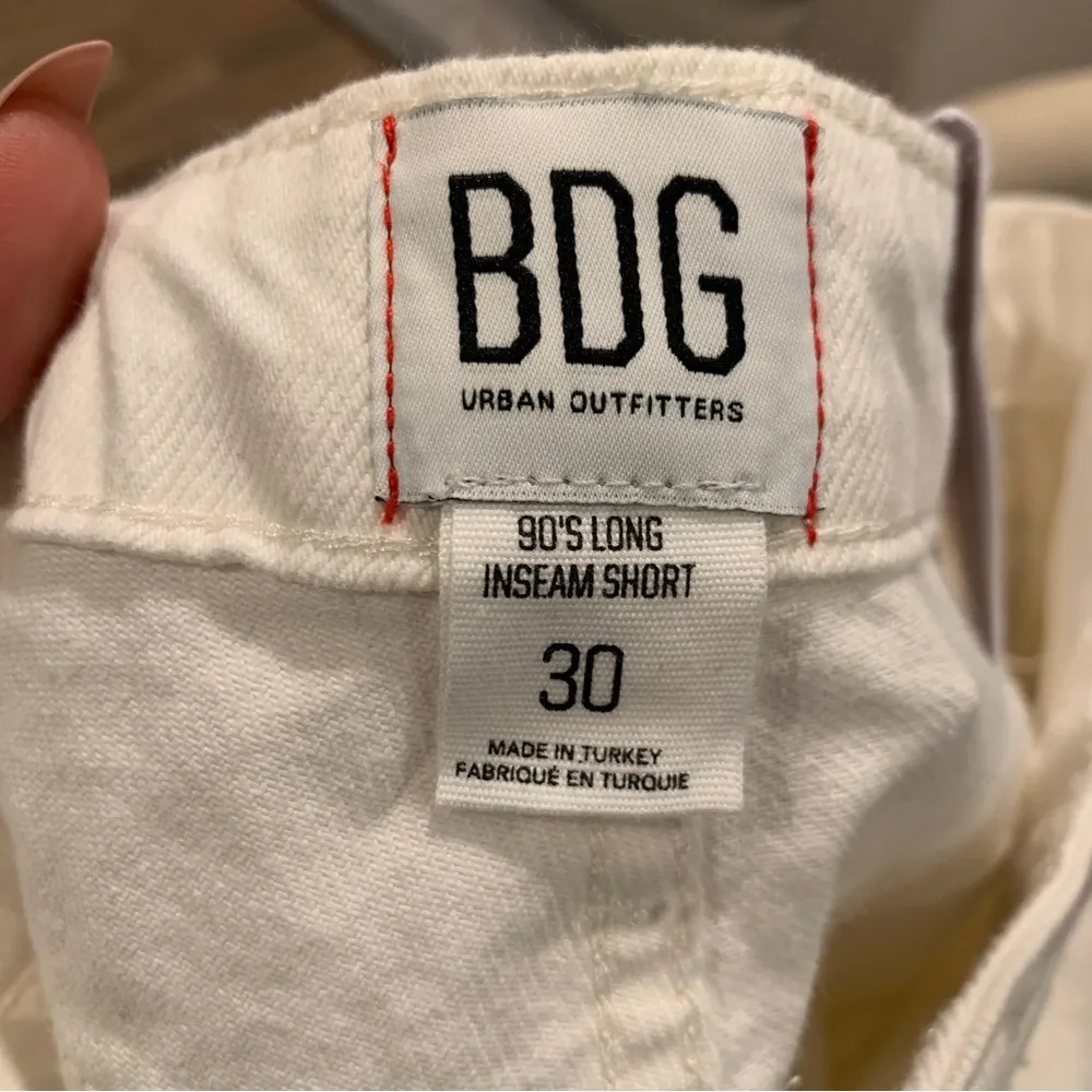 Urban Outfitters BDG NWT 90’s White Long Inseam Shorts Size 30 - Image 7