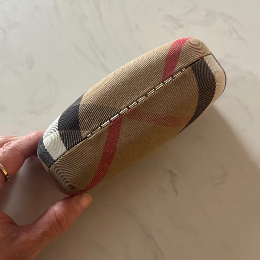 Burberry Glasses Case - Image 4