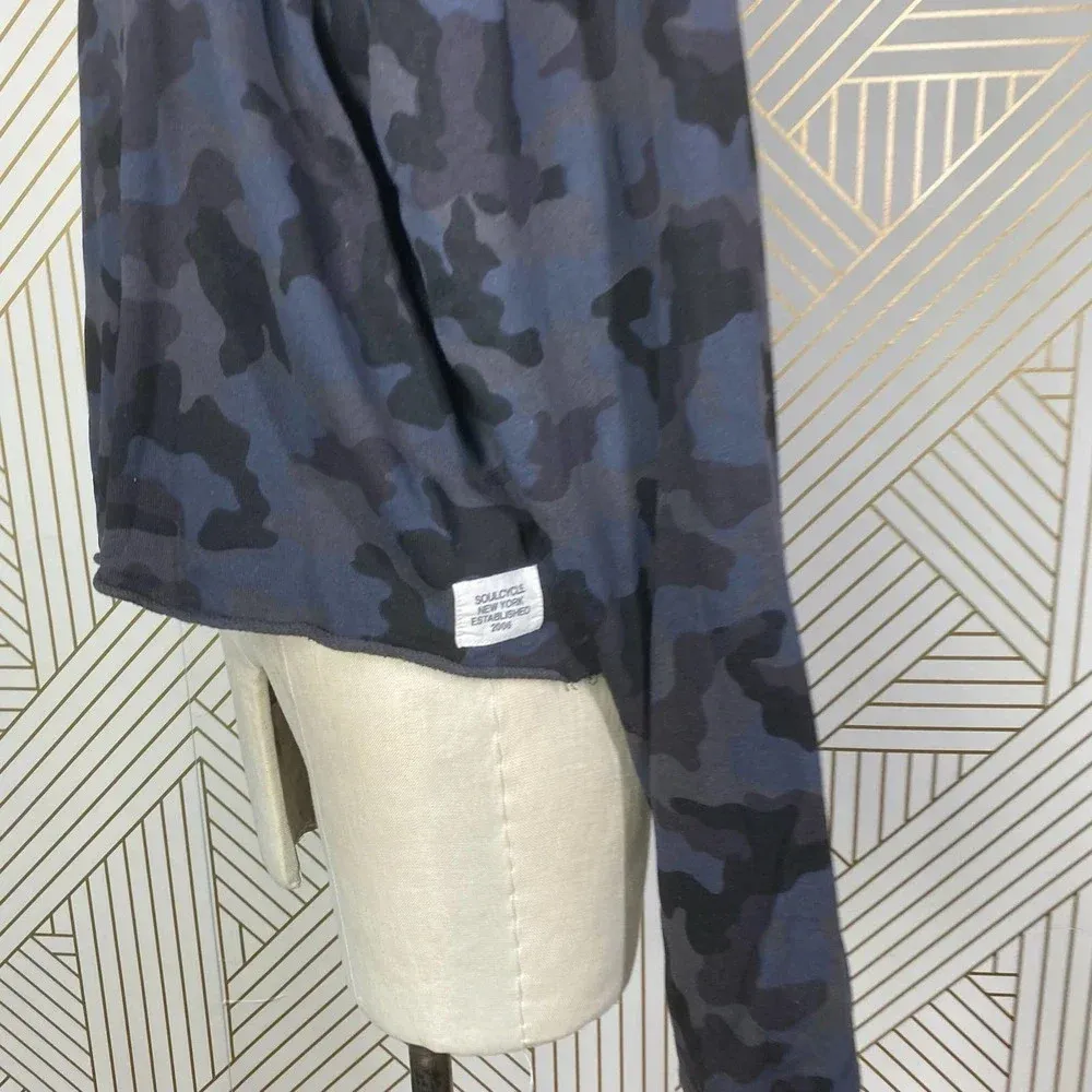 SoulCycle Casey Cropped Camo Print Sweatshirt Black Gray Size US Large‎ - Image 8