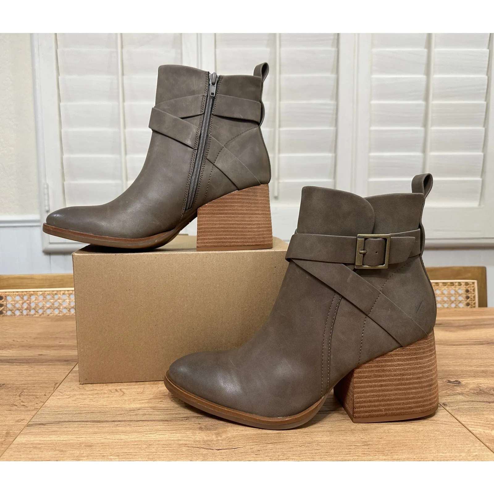 Korks Women's Shyla Block Heel Bootie Taupe Faux Leather 10 NWOB Buckle Strap - Image 4