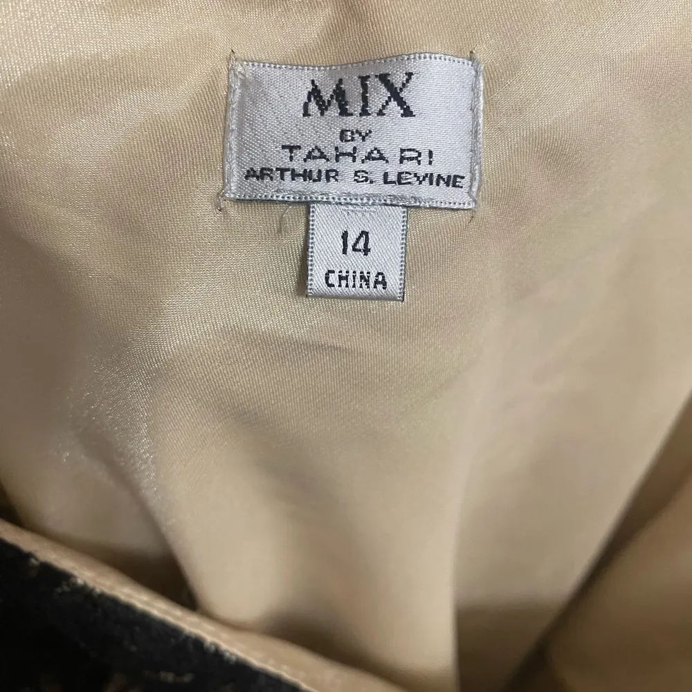 Mix by  Tahari Black lace skirt size 14 - Image 3