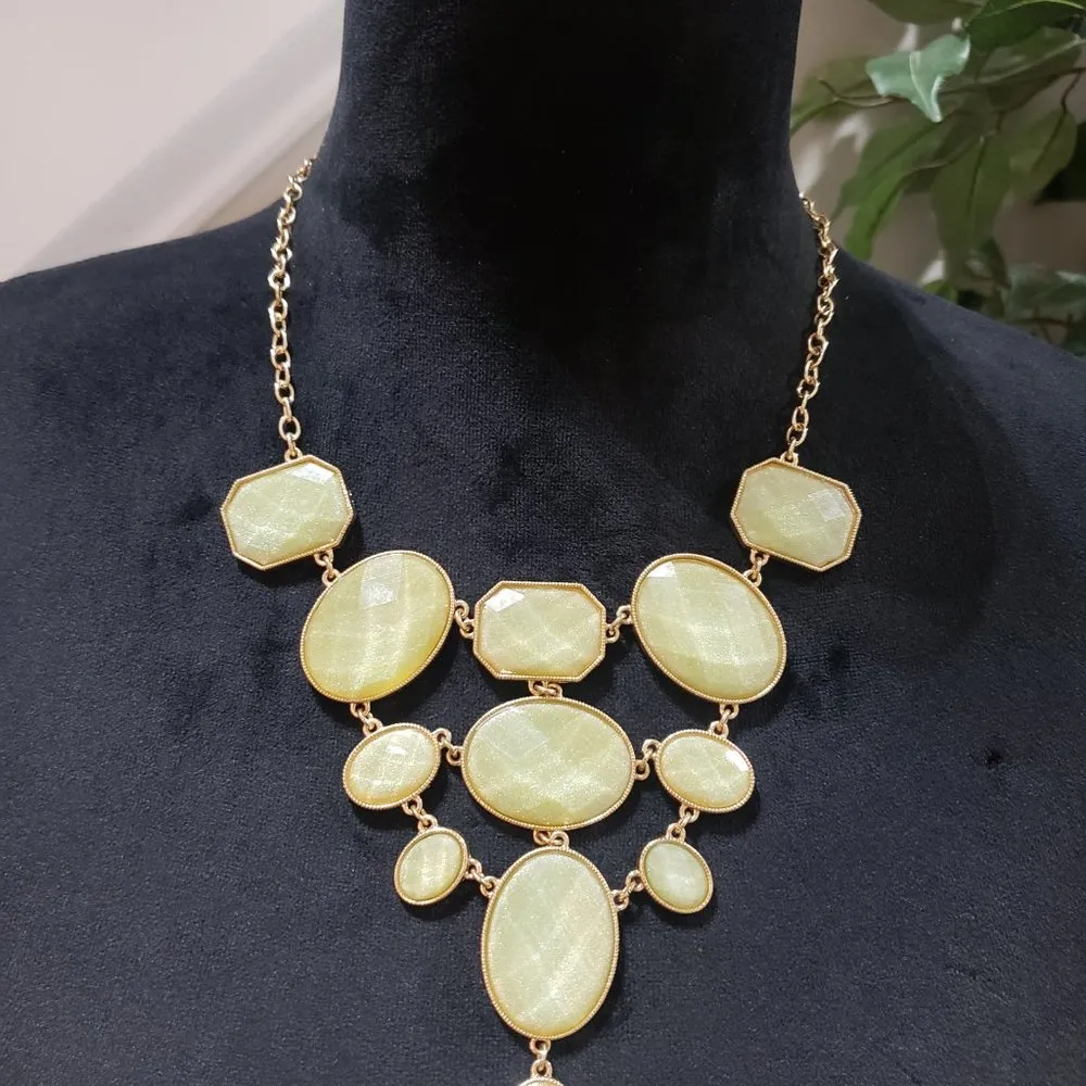 Womens Fashions Beige Glass Round Stones Collar Necklace with Lobster Clasp Gold - Image 2