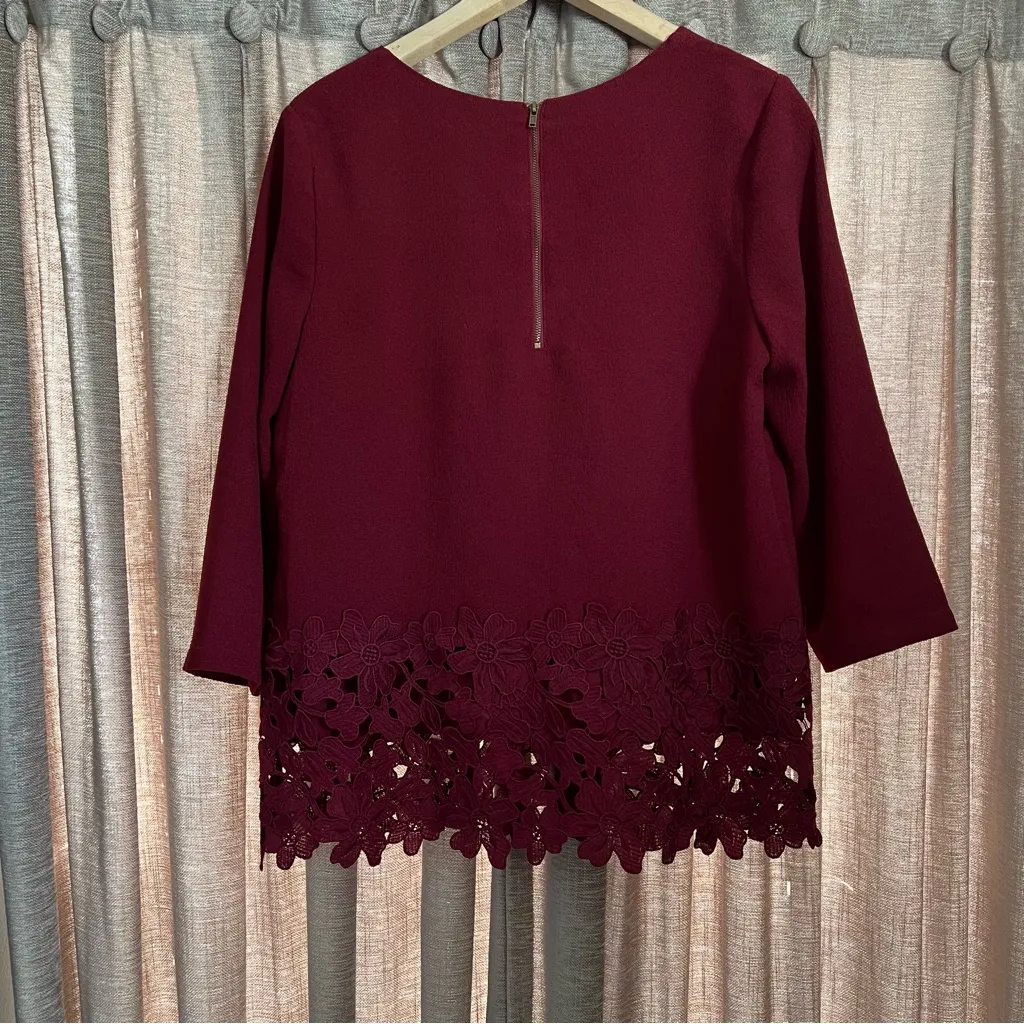 Lucy & Laurel Burgundy Floral Lace Trim Crop Sleeve Blouse Size Medium - Image 10