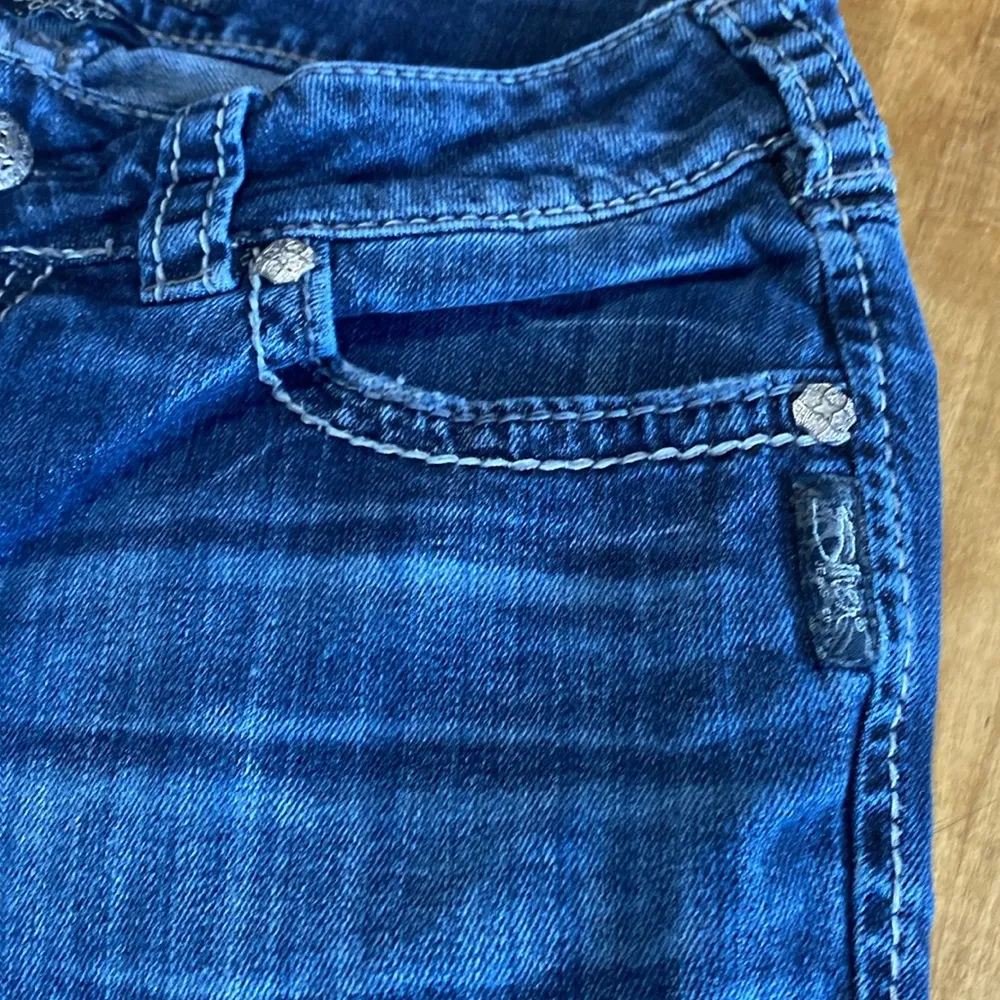 Silver Jeans  Suki Flap Capri 29 - Image 5