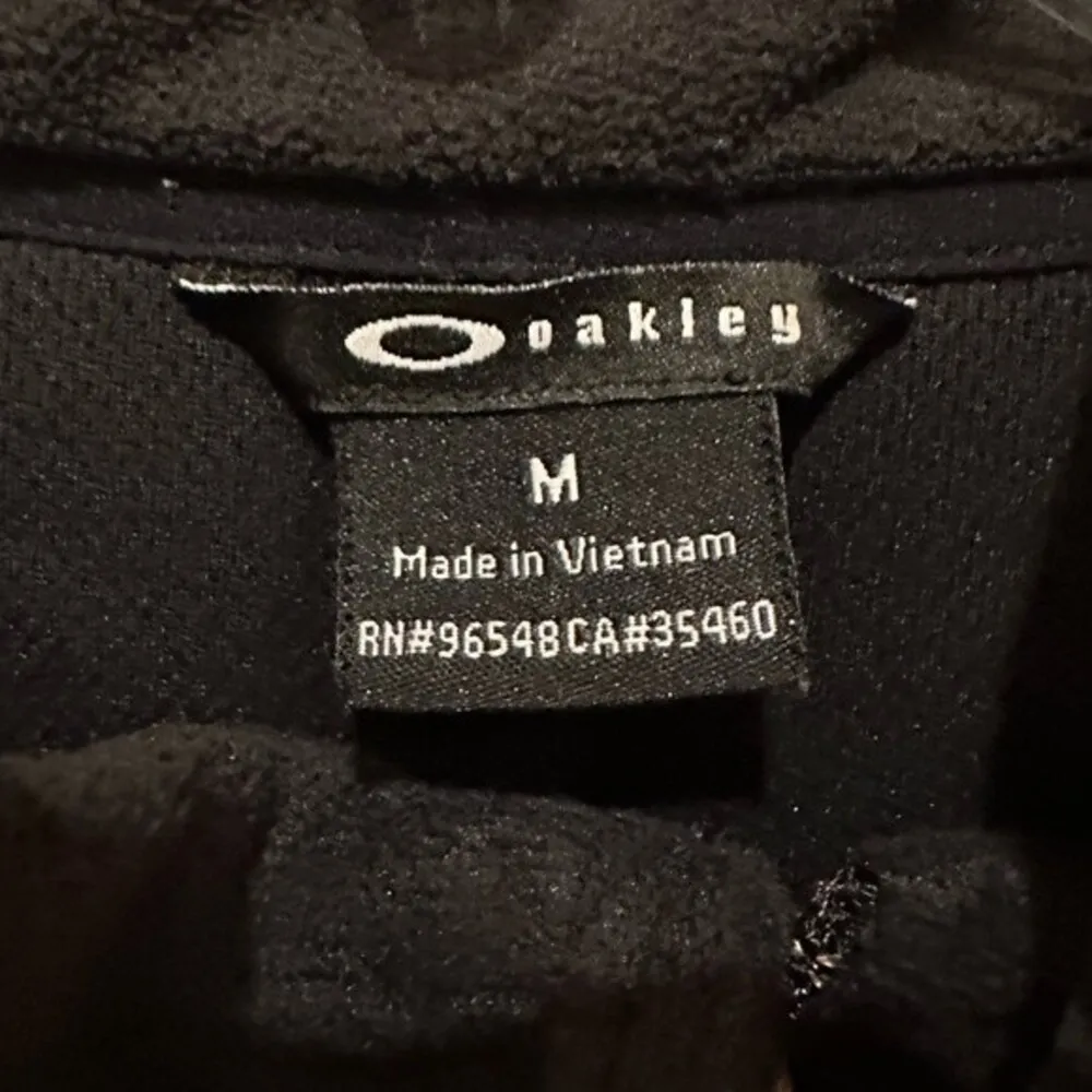 Oakley women’s zip up vest - Image 4