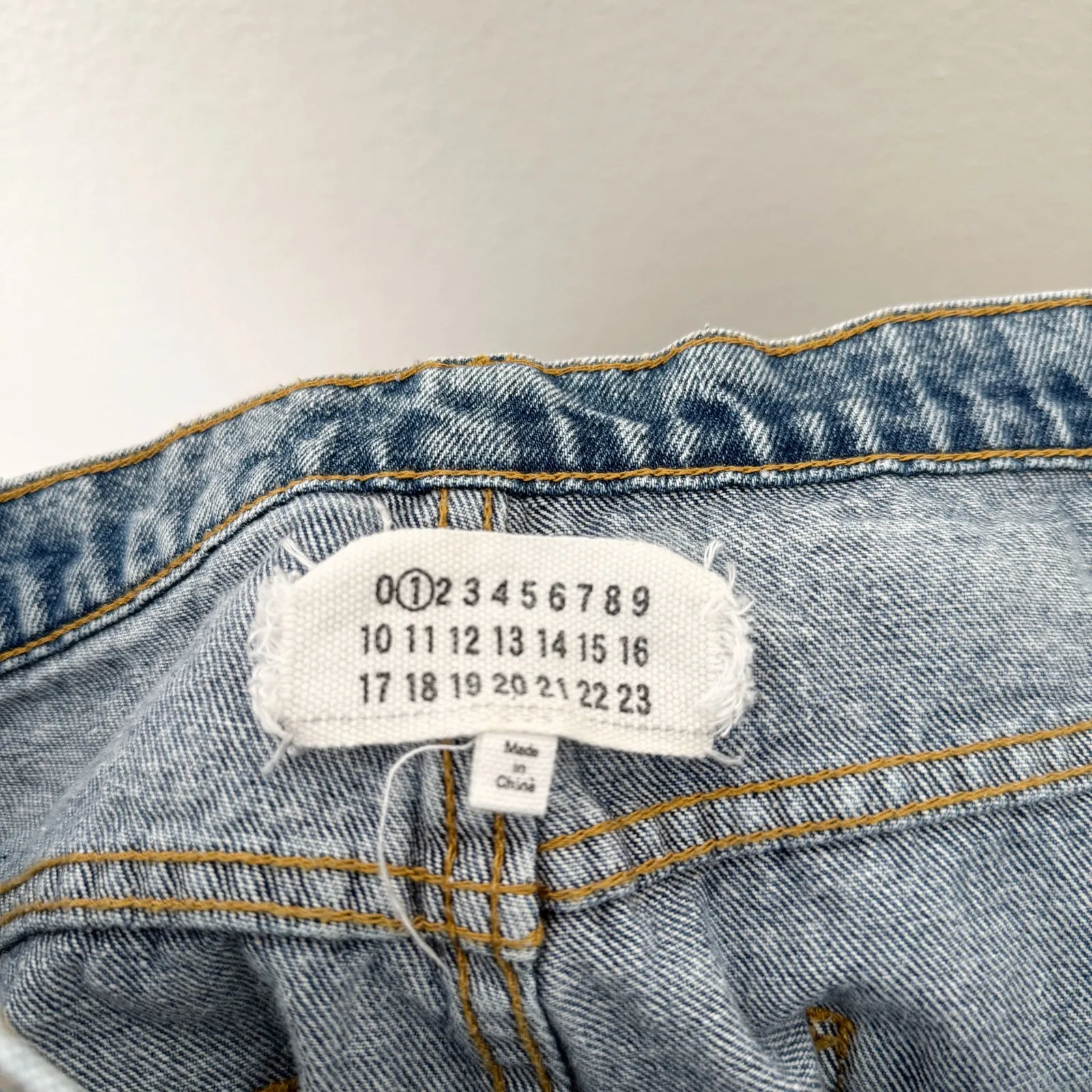 [Maison Martin Margiela] Exposed Contrast Dropped Pocket Straight Leg Jeans 40 Blue Size undefined - Image 10