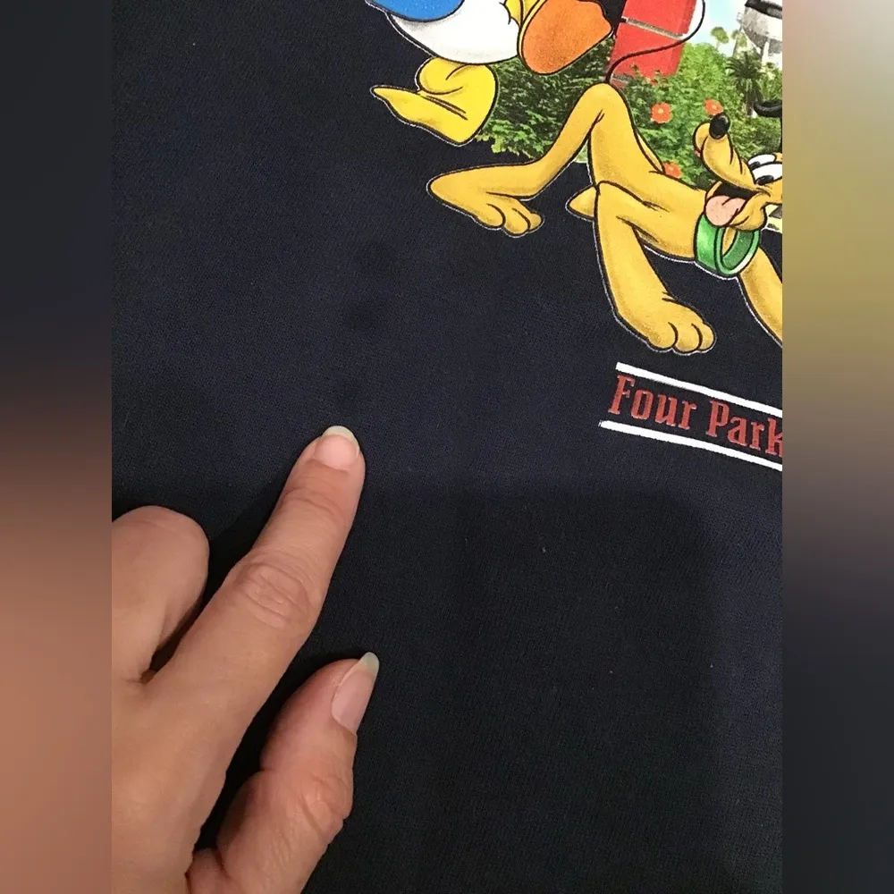 Walt disney world Mickey Mouse and friends four parks one world sweatshirt L - Image 6