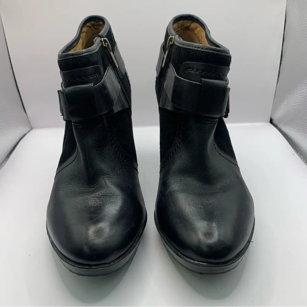 Clarks Black Leather Zip High Heel Ankle Boots Womens Size 10 M Style 2610493 - Image 3