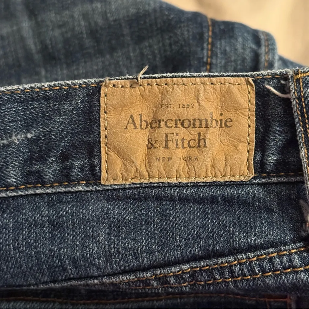 Abercrombie & Fitch Women’s Size 28/6 Button Fly Distressed Denim Jean Shorts - Image 5