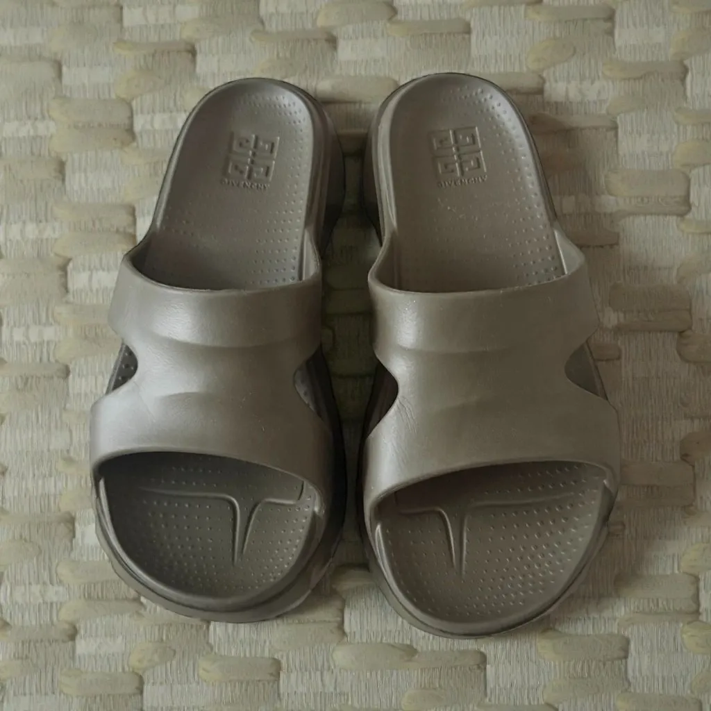 GIVENCHY Olive Green Marshmallow Slides Sandals Size 41 / 11 - Image 3