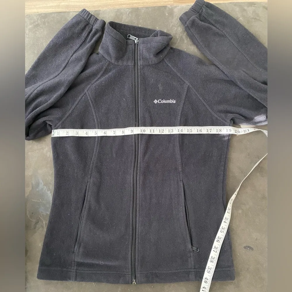 Sweatshirt with two front pockets and full zipper down - Image 7