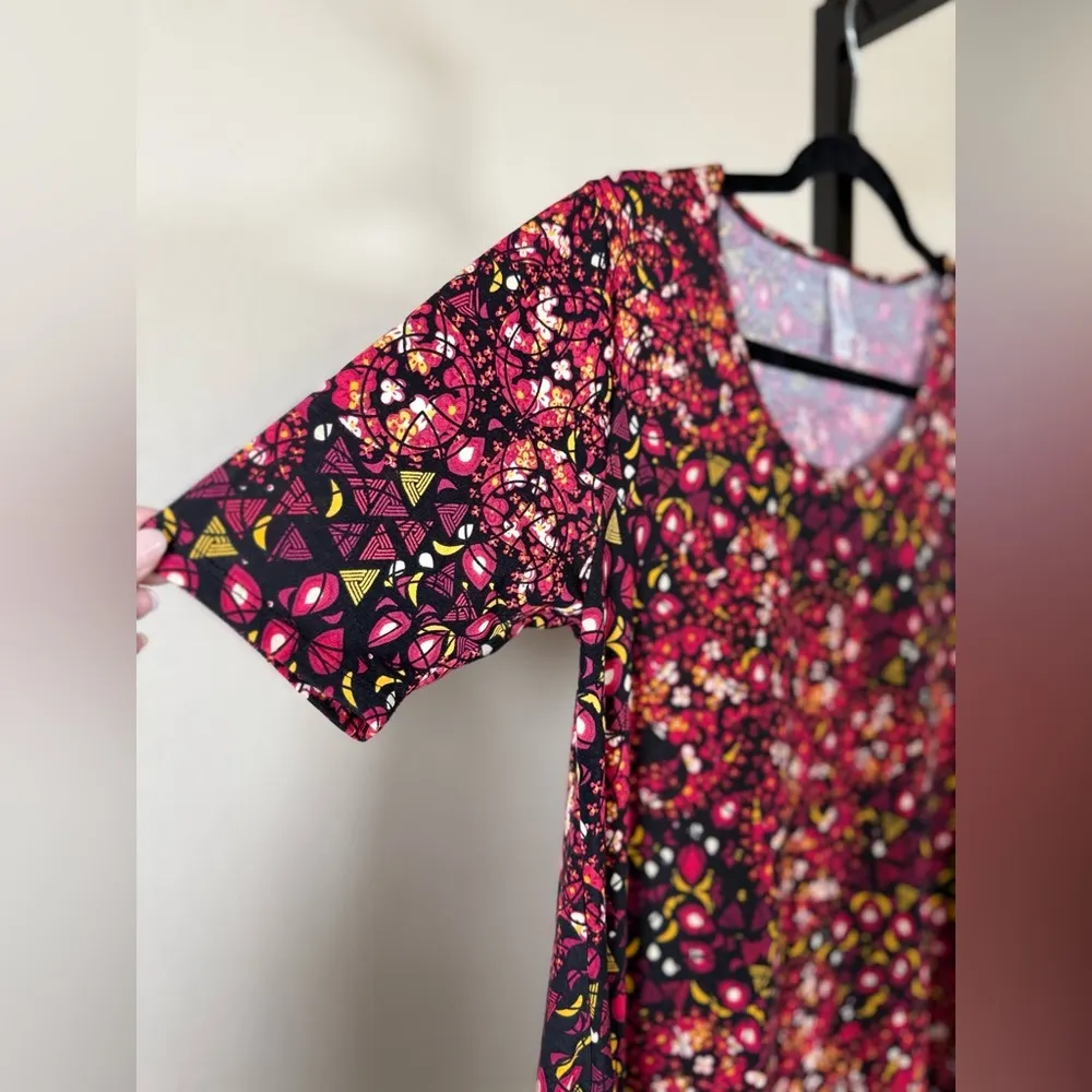 LuLaRoe XS Floral Geometric Print Stretch Tunic Top Black Red Pink Boho Flowy - Image 2