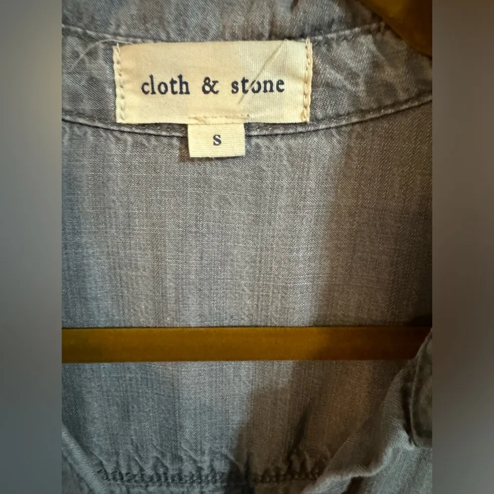 Cloth & Stone Anthropologie Chambray Button Down Shirt - Image 4