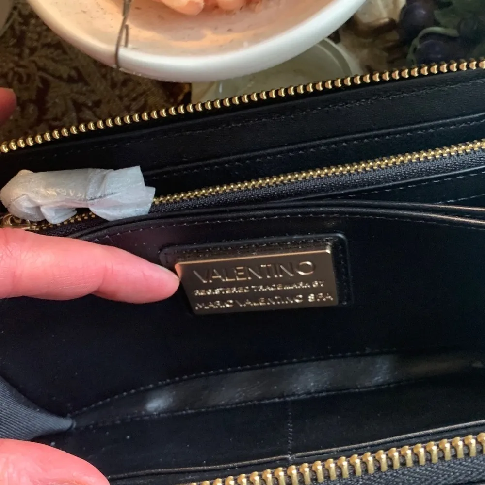 SALE🔥Authentic VALENTINO ROCKSTUDS spikes Quilted leather LG zip around wallet Black - Image 8