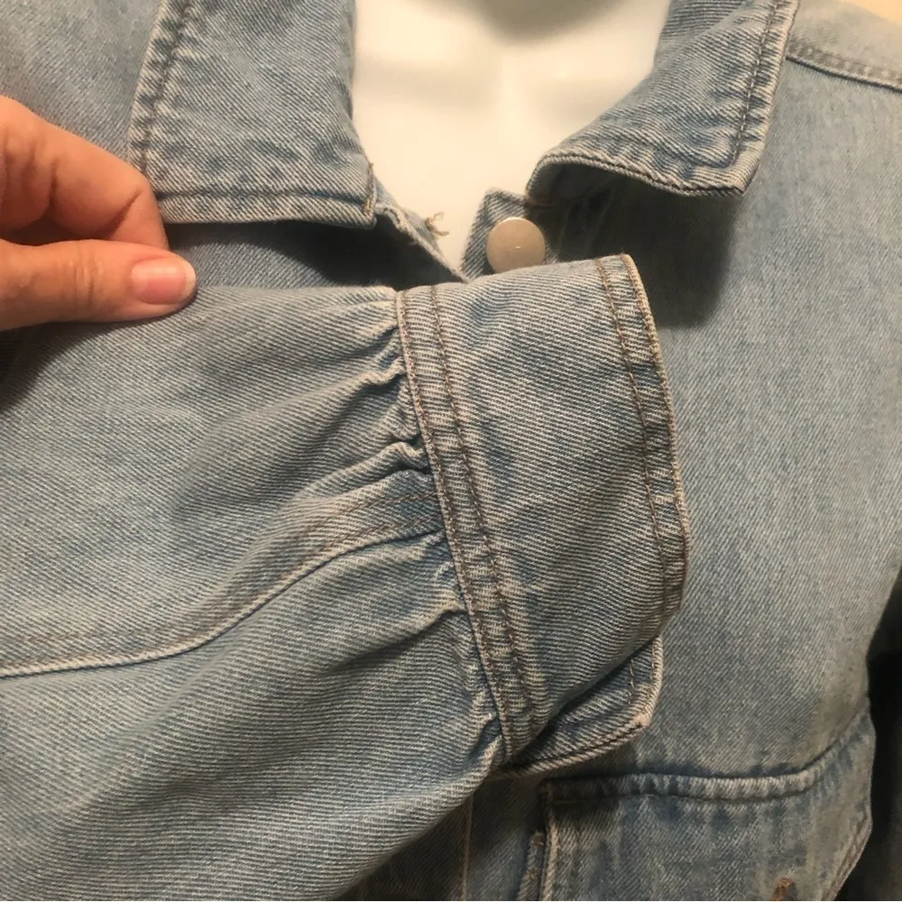 Lulus  Classically Cool Light Wash Denim Jacket M Puff Sleeve Light Wash Pockets - Image 9